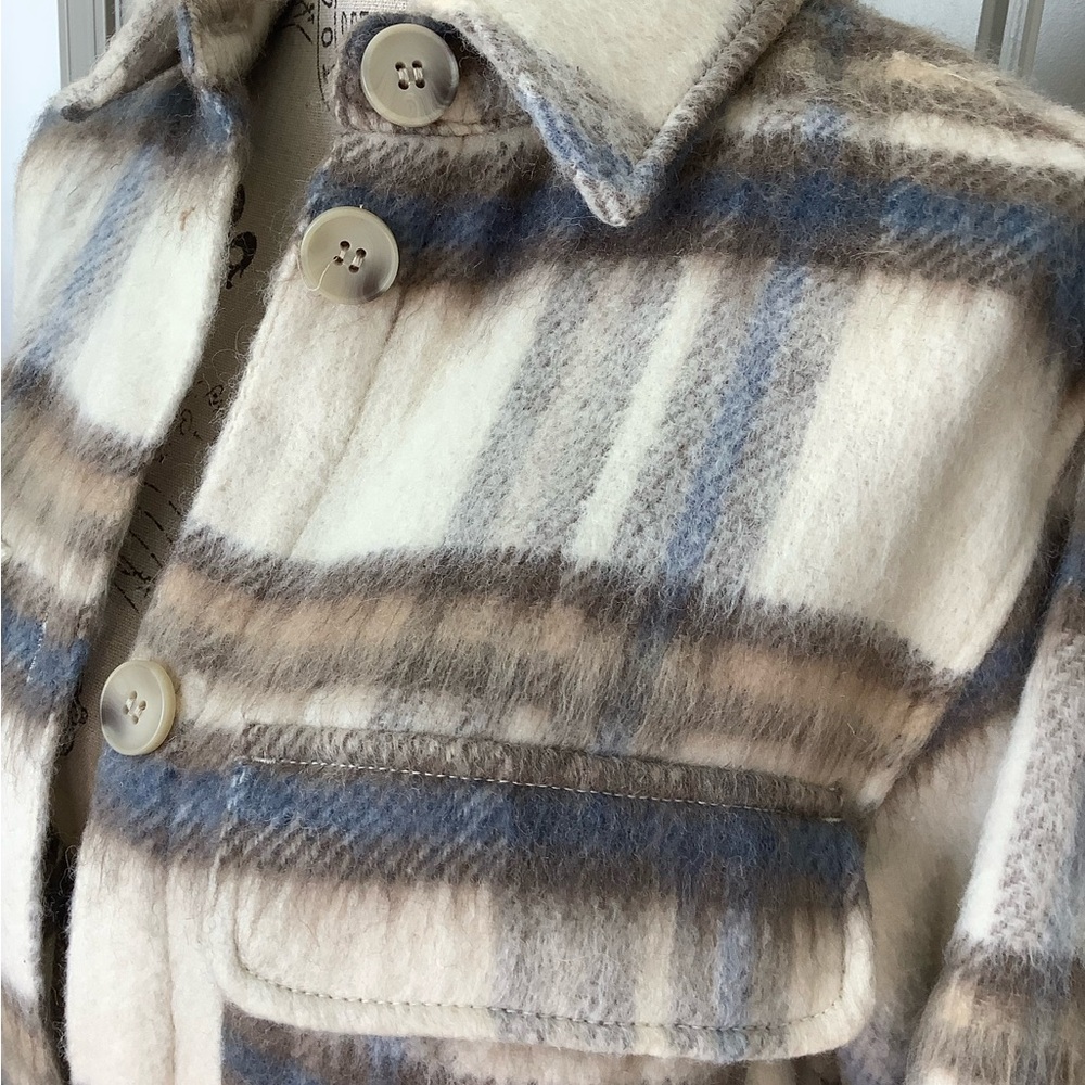 🤎 Plaid H&M Shacket 🤎 - Picture 6 of 11